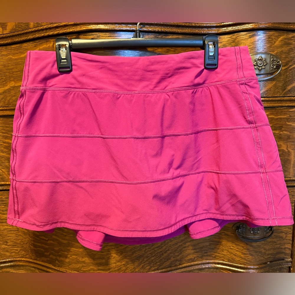 Women’s Lululemon skort 12 Tall 
Pink